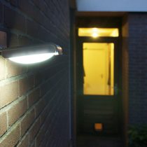 Уличный фонарь на солнечной энергии Xtorm Solar Sense Gardenlight